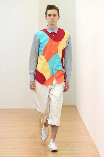 Look 16